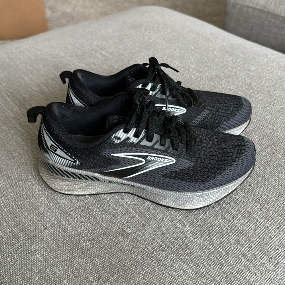 Women’s Brooks Levitate 6 GTS running shoes